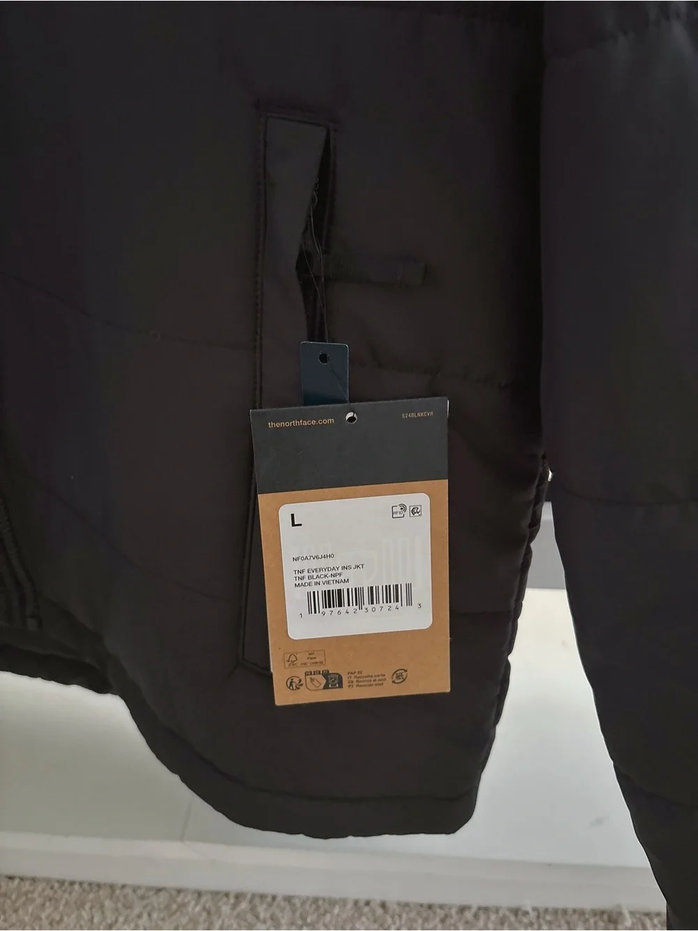 New with tag The North Face NF0A7V6J Everyday Insulated Jacket Black size L